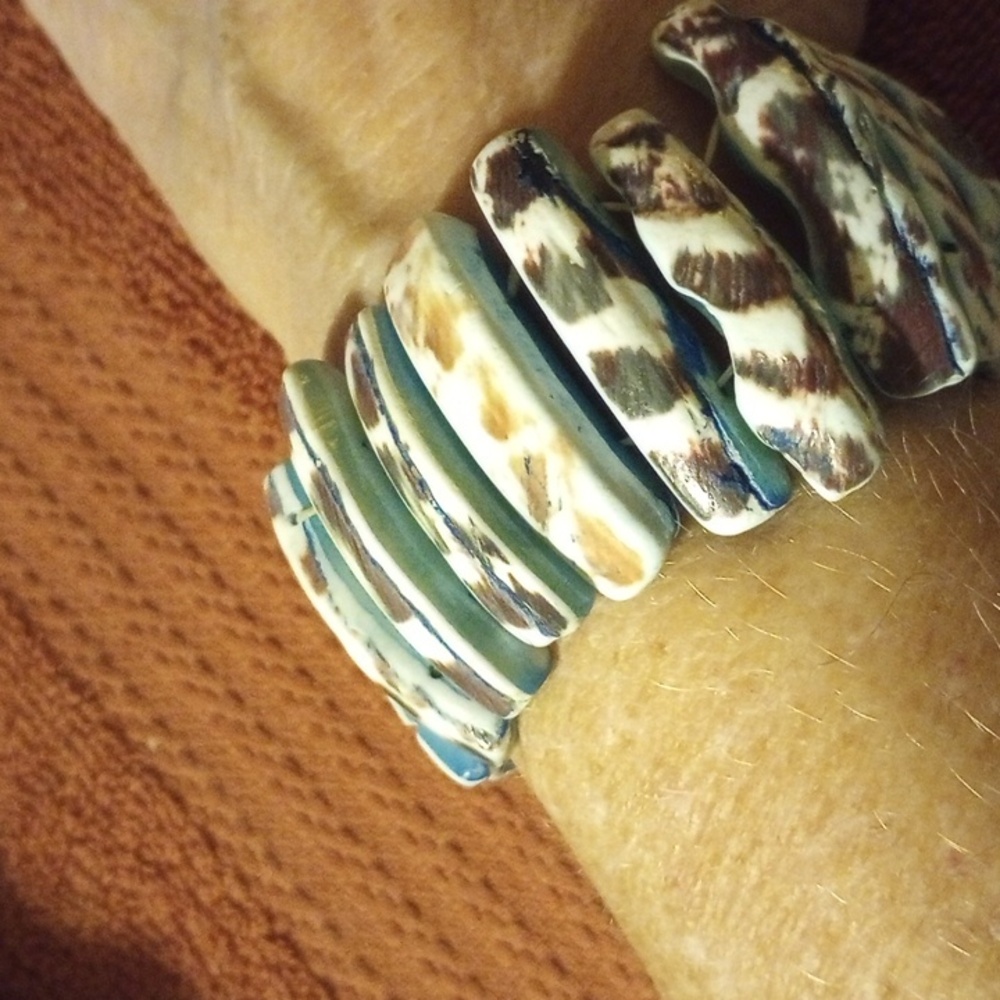 Stretchy Boho Dyed Turquoise Shell Bangle Bracelet